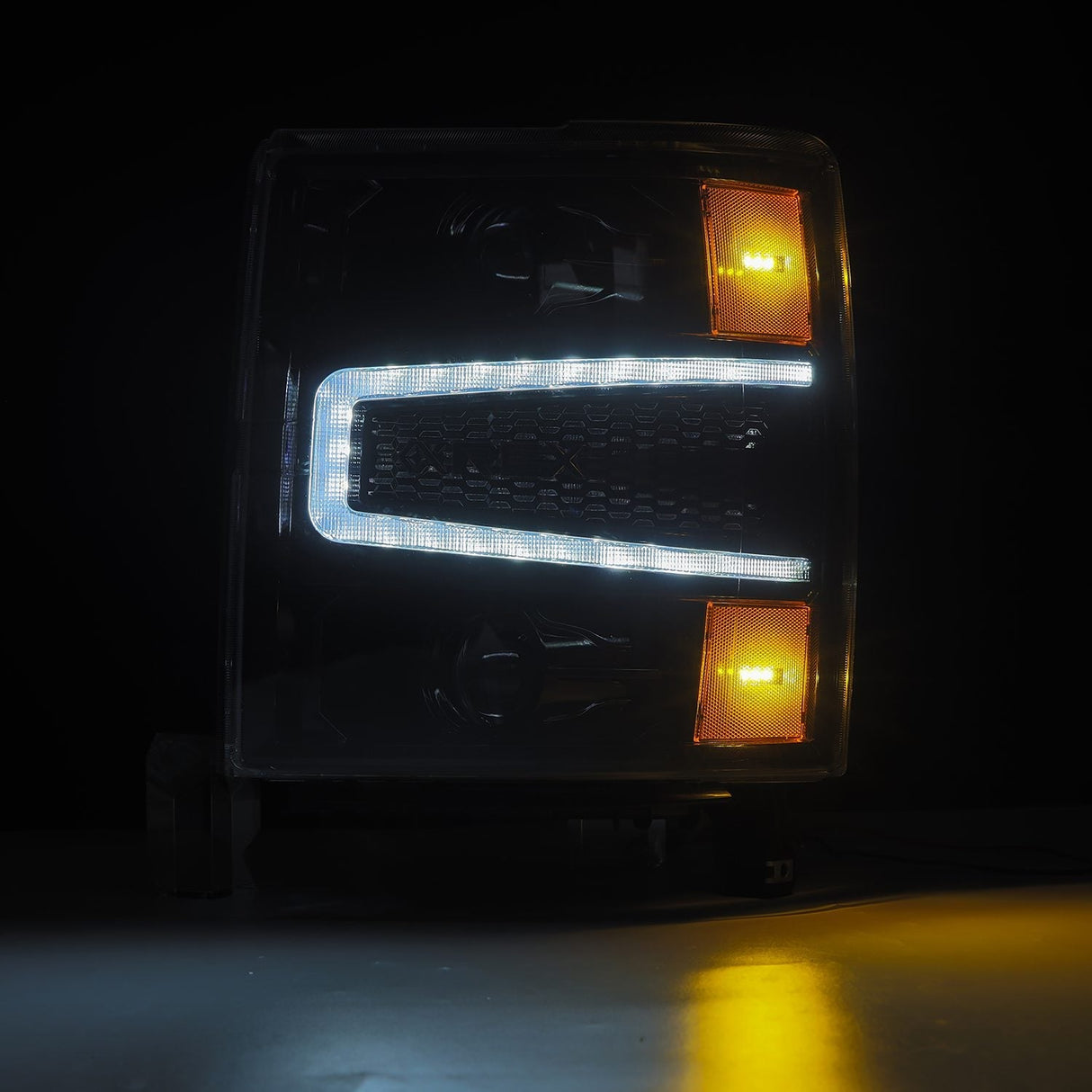 Phares halogènes projecteurs Alpha-Black pour Chevrolet Silverado série PRO 14-15