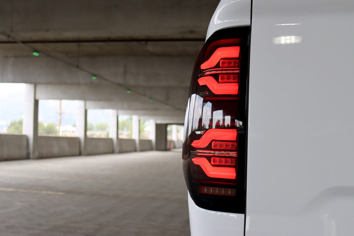 Feux arrière à LED Alpha-Black pour Toyota Tundra série LUXX 14-21