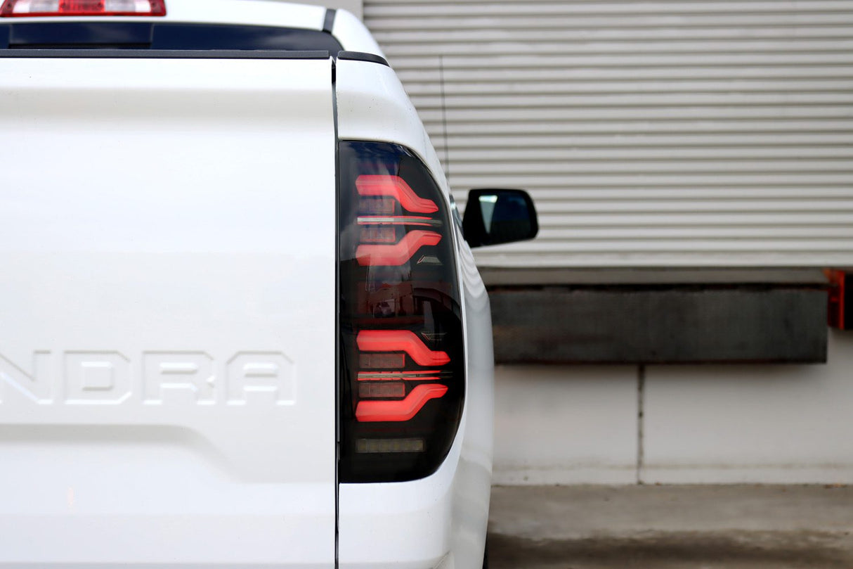 Feux arrière à LED Toyota Tundra LUXX-Series 14-21, noir et rouge