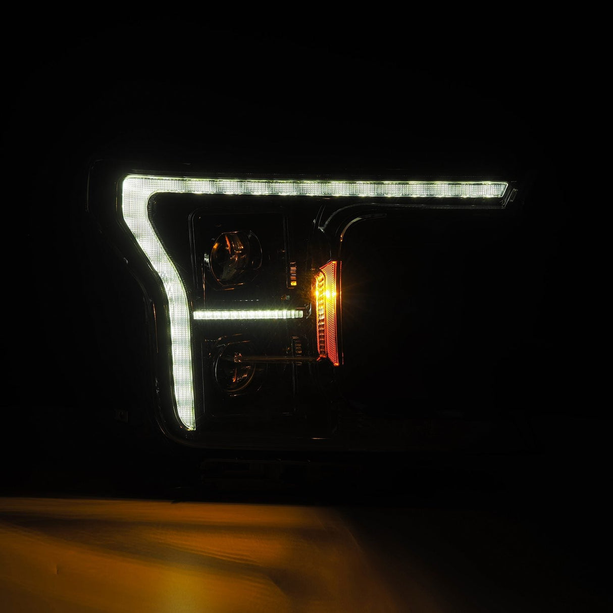 Phares projecteurs à LED série LUXX pour Ford F150 (modèle MK II, 14e génération) 18-20 Alpha-Black