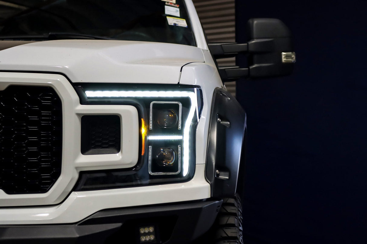 Phares halogènes projecteurs série PRO pour Ford F150 (MK II, 14e génération) 18-20 Alpha-Black