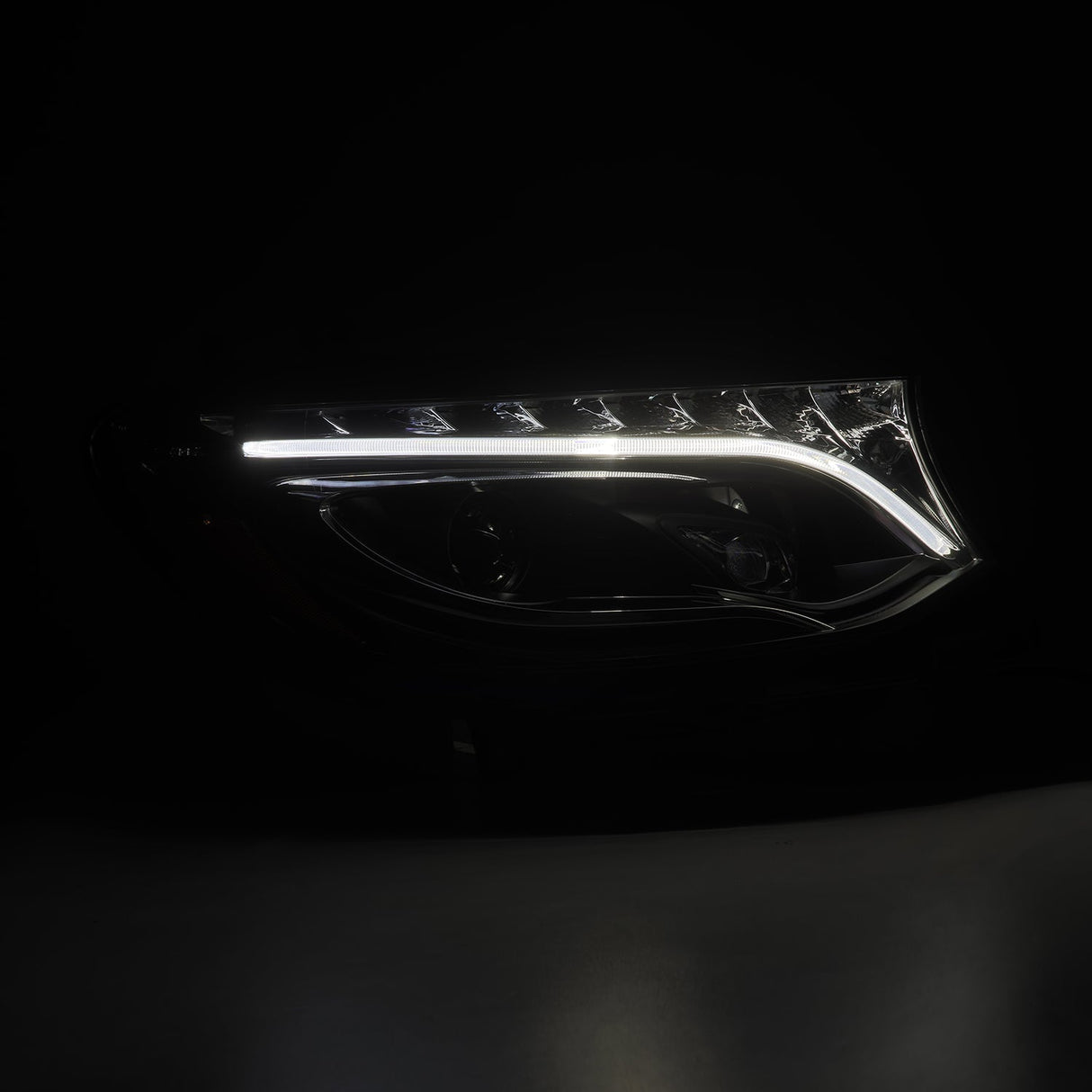 19-25 Mercedes-BenzÊSprinter LUXX-Series LED Projector Headlights Black