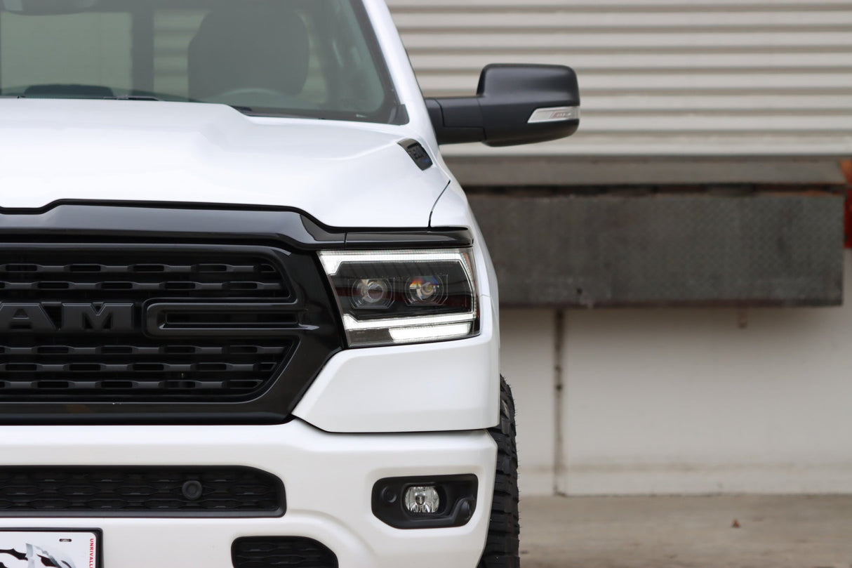 Phares projecteurs à DEL de la série LUXX pour Ram 1500 (style MK II 2500) 19-24, noirs