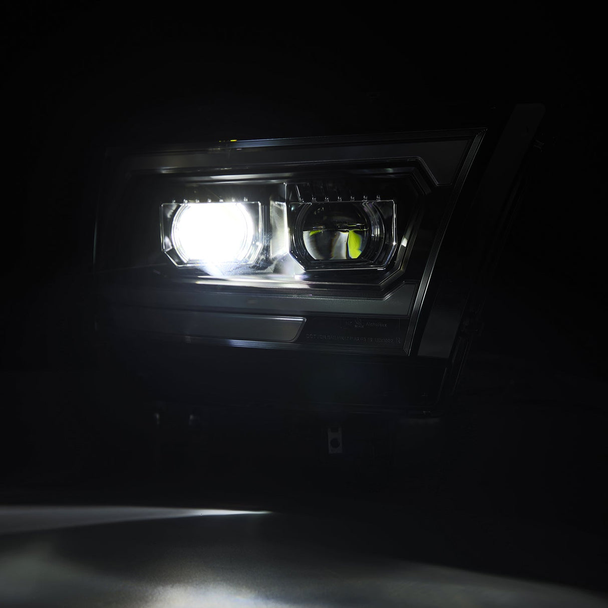 Phares projecteurs à DEL de la série LUXX pour Ram 1500 (style MK II 2500) 19-24, noirs