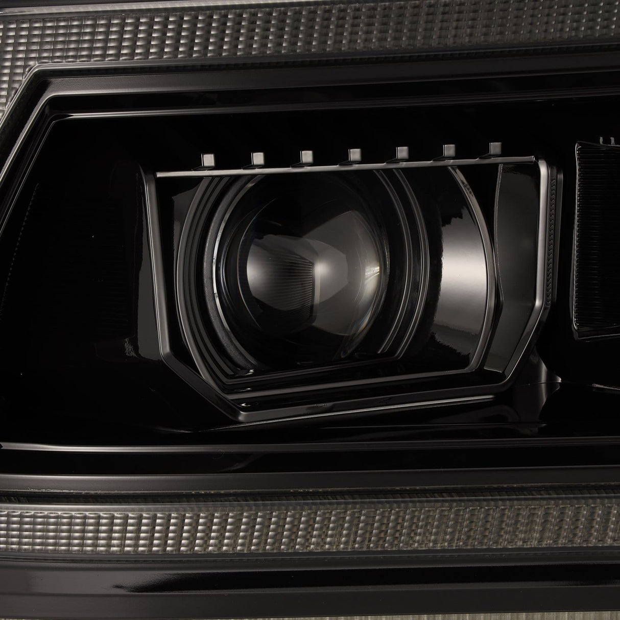 Phares projecteurs à DEL Alpha-Black de la série LUXX pour Ram 2500/3500/4500/5500 19-24
