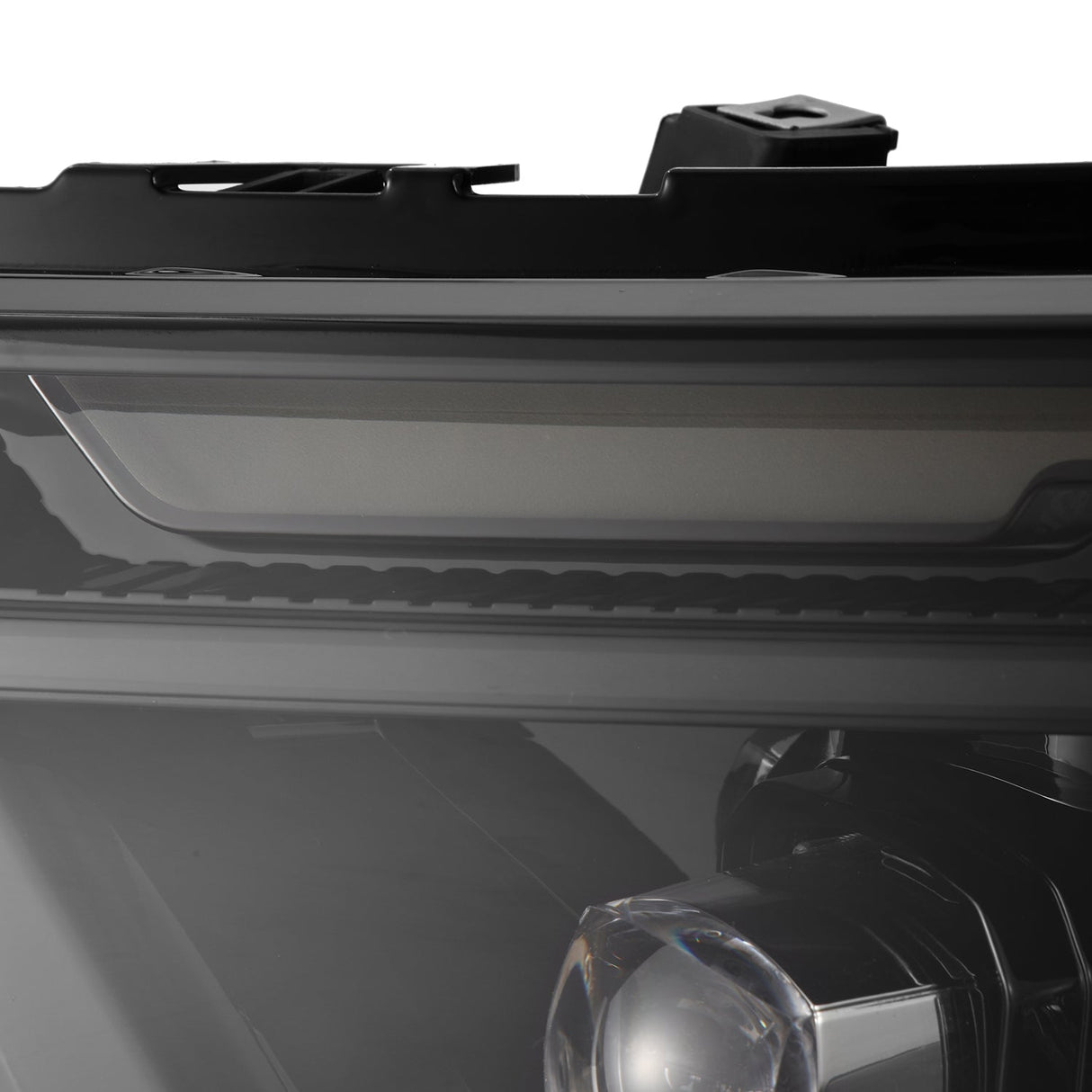Phares projecteurs à LED série NOVA pour Toyota RAV4 (version basse) 19-25 Alpha-Black