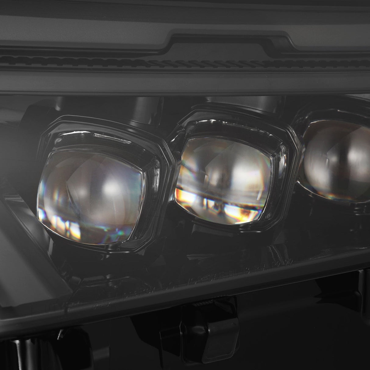 Phares projecteurs à LED série NOVA pour Toyota RAV4 (version basse) 19-25 Alpha-Black