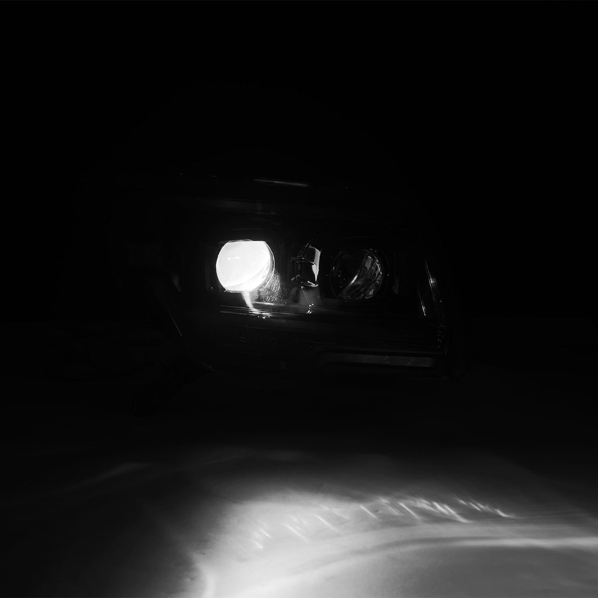 03-09 Toyota 4Runner LUXX-Series LED Projector Headlights Alpha-Black