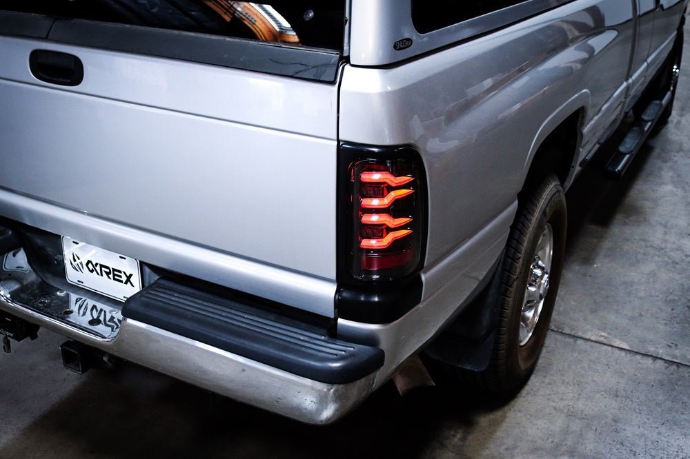 Feux arrière à DEL noirs pour Dodge Ram 1500/Ram 2500/3500 LUXX-Series (94-01)