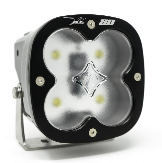 Les modules de lumière LED ont une lentille ambre pour repérer chaque conception Baja dans les virages larges XL80