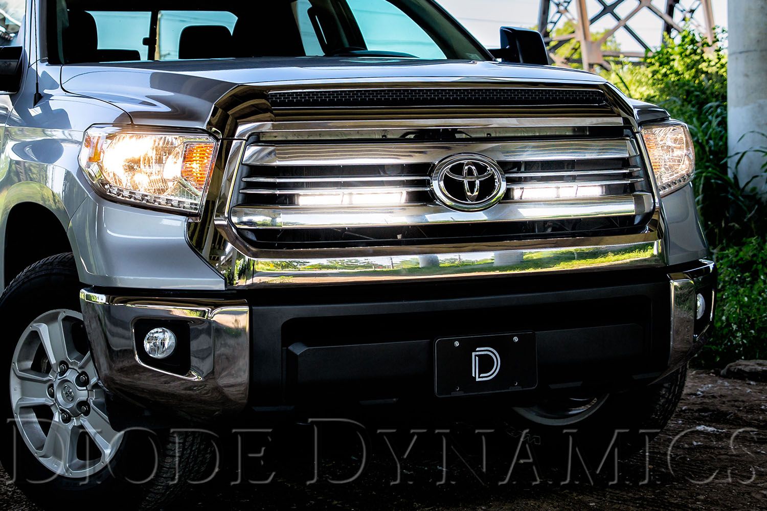 2014-2021 Toyota Tundra with LED Driving Light Kit installed behind grille
