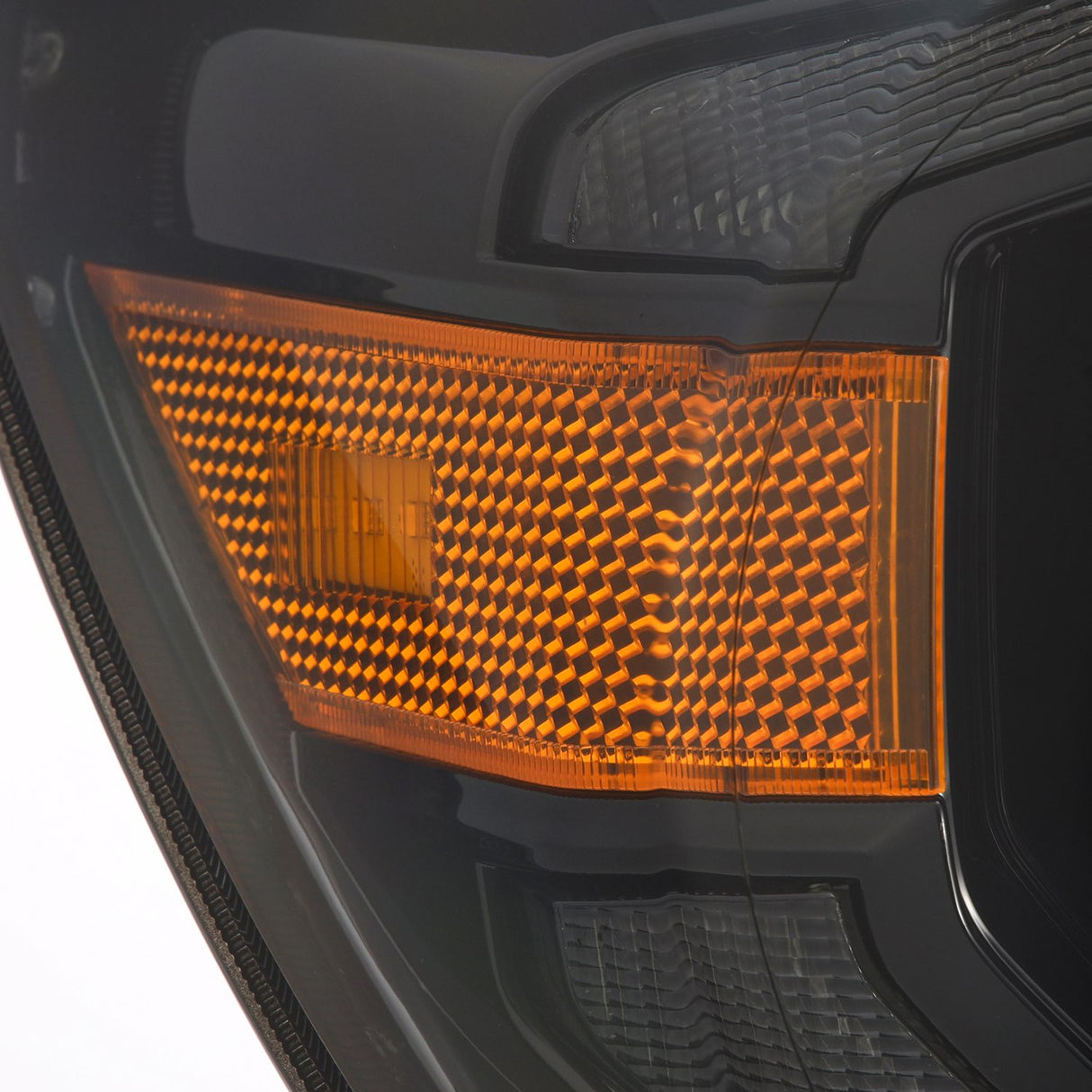 Phares projecteurs à LED Alpha-Black pour Toyota Tundra 07-13 et Toyota Sequoia MK II 08-17 (série LUXX) (avec réglage de niveau)
