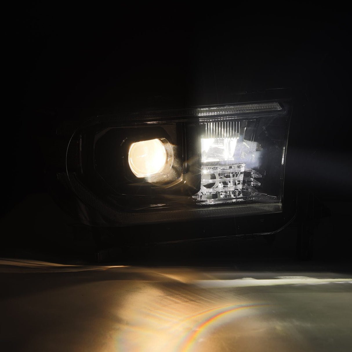 Phares projecteurs à LED Alpha-Black pour Toyota Tundra 07-13 et Toyota Sequoia MK II 08-17 (série LUXX) (avec réglage de niveau)