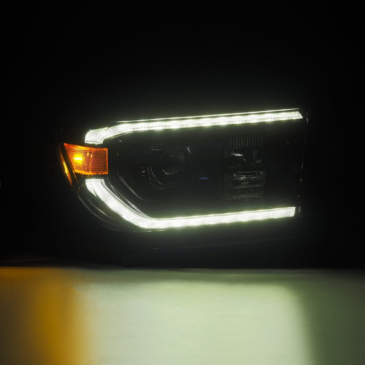Phares projecteurs à LED Alpha-Black pour Toyota Tundra 07-13 et Toyota Sequoia MK II 08-17 (série LUXX) (avec réglage de niveau)