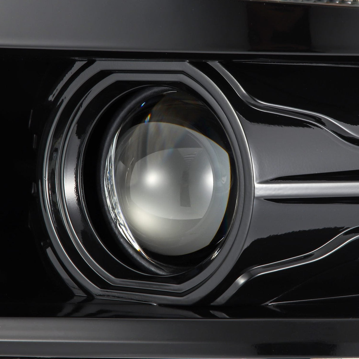 Phares halogènes projecteurs Alpha-Black pour Chevrolet Silverado série PRO 14-15