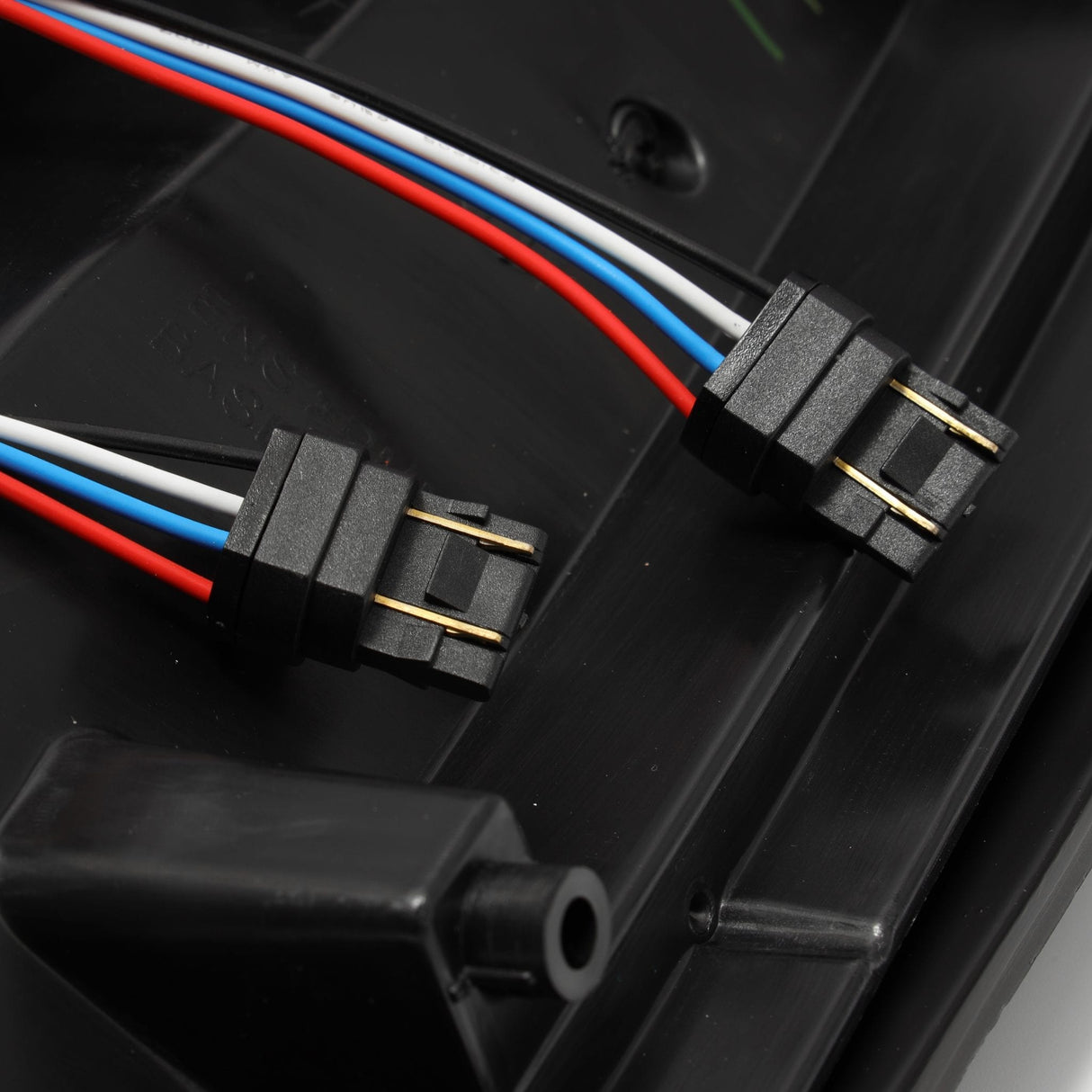 Feux arrière à DEL doubles PRO-Series pour Chevrolet Silverado 1500 (14-18) / Silverado 2500HD/3500HD (15-19) / GMC Sierra 3500HD (15-19) - Fumée rouge