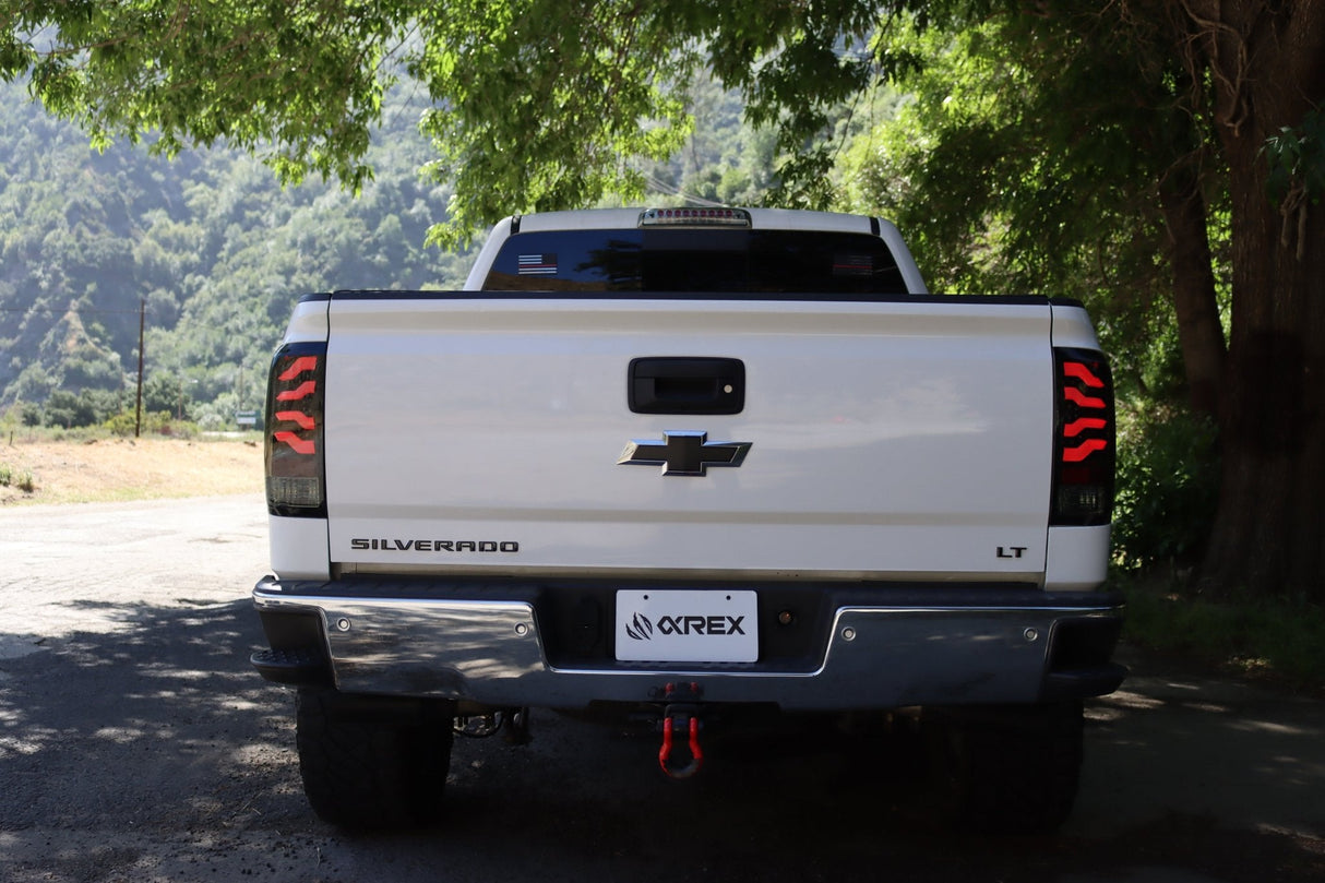 Feux arrière à DEL doubles PRO-Series pour Chevrolet Silverado 1500 (14-18) / Silverado 2500HD/3500HD (15-19) / GMC Sierra 3500HD (15-19) - Fumée rouge