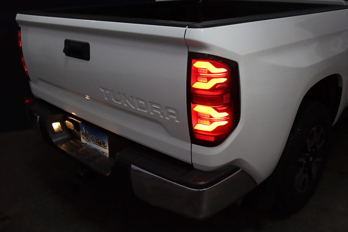 Feux arrière à LED Alpha-Black pour Toyota Tundra série LUXX 14-21
