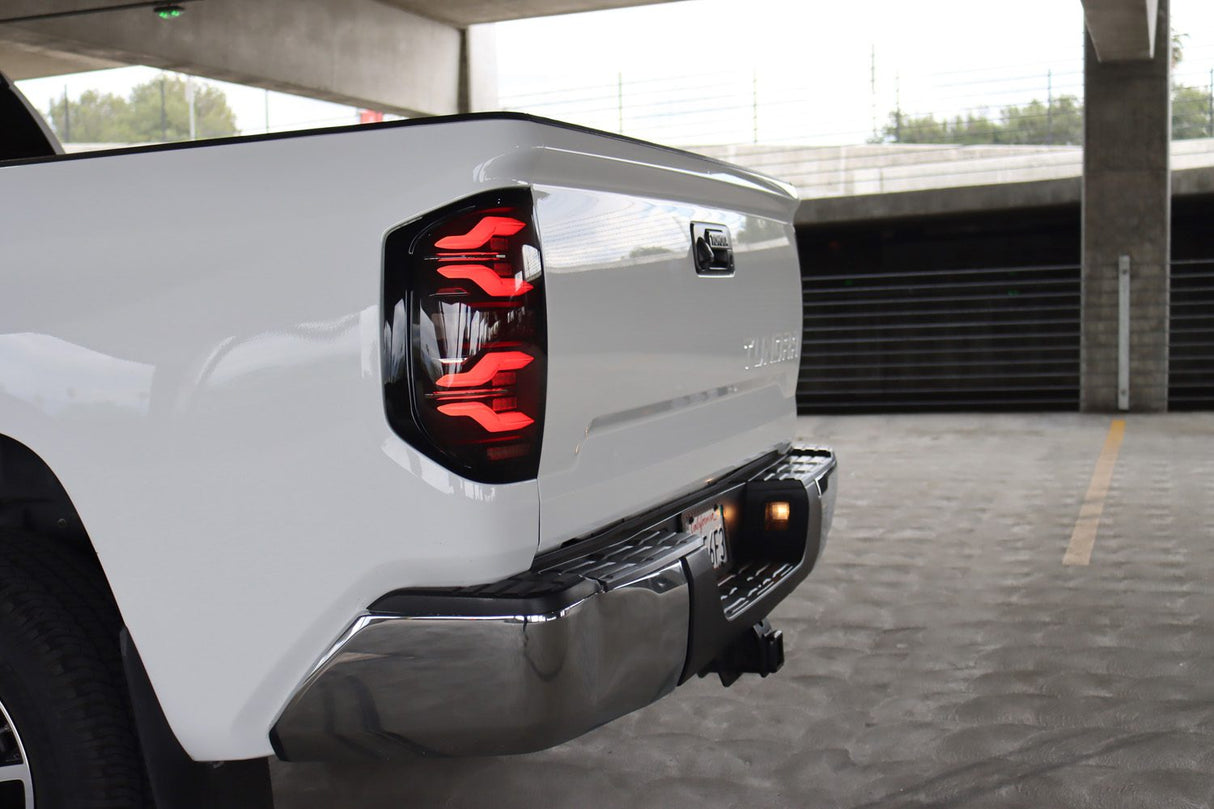 Feux arrière à LED Alpha-Black pour Toyota Tundra série LUXX 14-21
