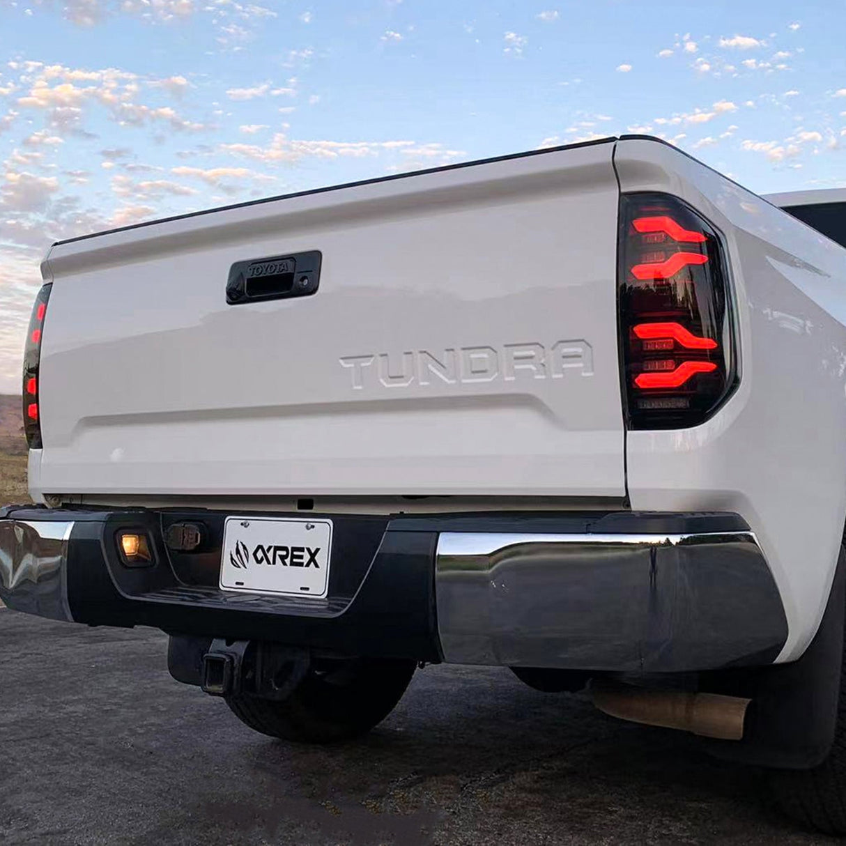 Feux arrière à LED Toyota Tundra LUXX-Series 14-21, noir et rouge
