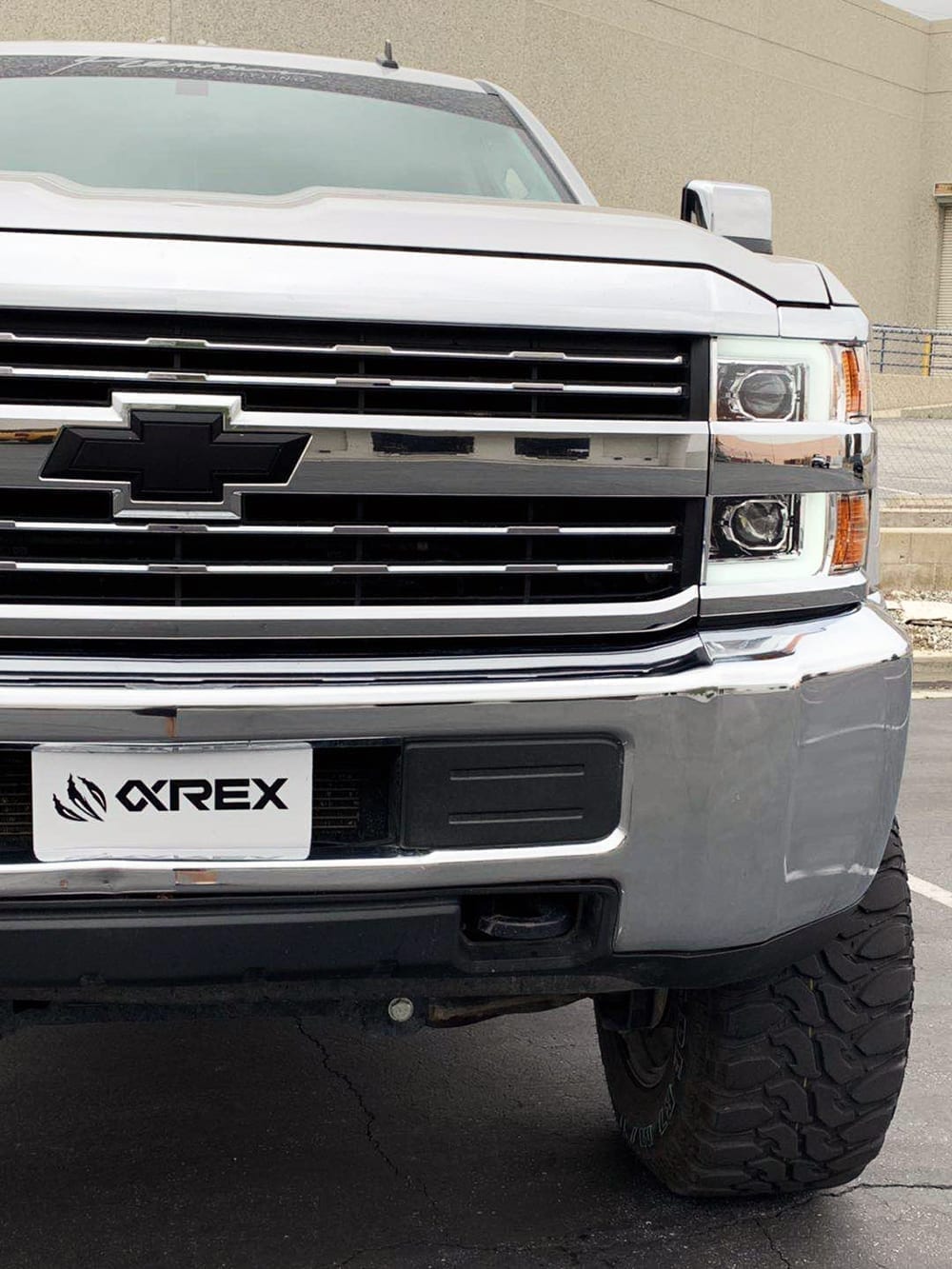 Phares projecteurs à LED chromés de la série LUXX pour Chevrolet Silverado 2500HD/3500HD 15-19