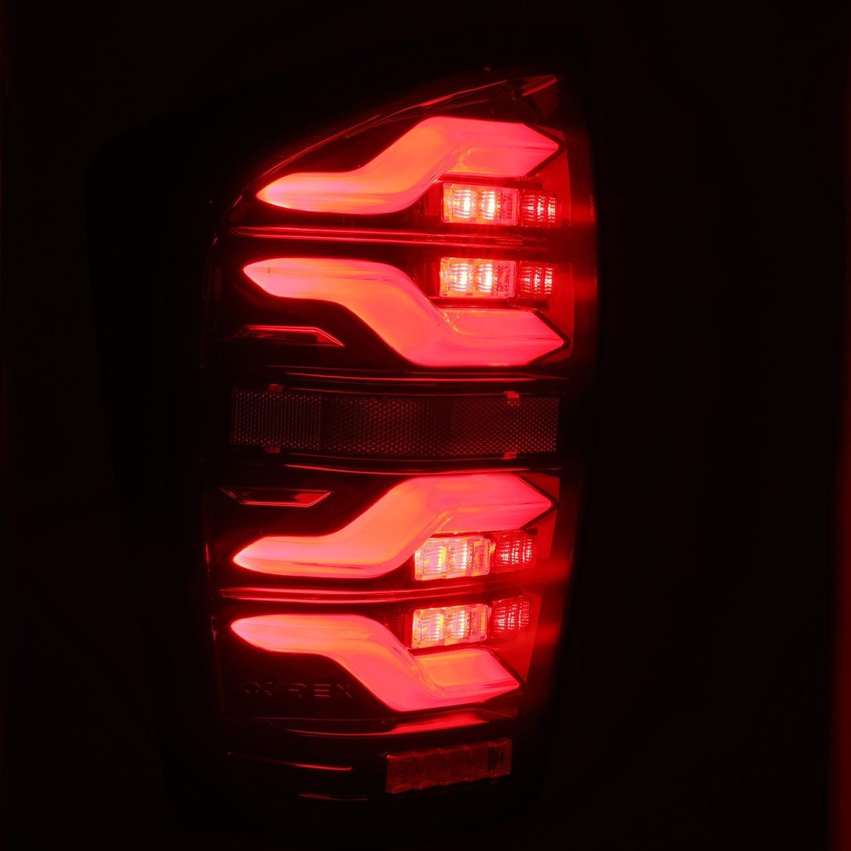 Feux arrière à LED Toyota Tacoma LUXX-Series 16-23, noir et rouge