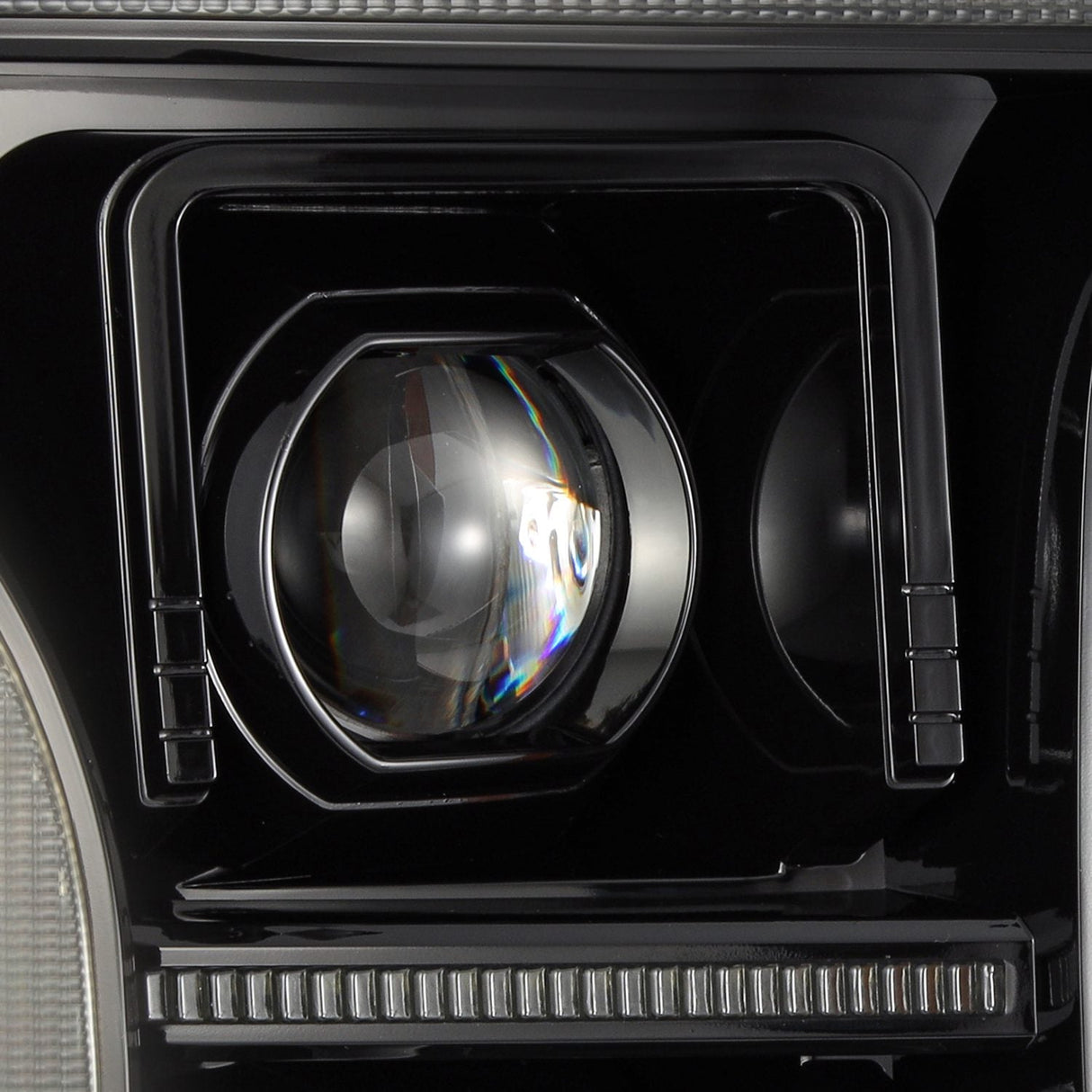 Phares projecteurs à LED série LUXX pour Ford F150 (modèle MK II, 14e génération) 18-20 Alpha-Black