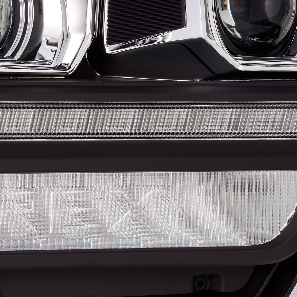 Phares projecteurs à DEL noirs de la série LUXX pour Ram 2500/3500/4500/5500 19-24