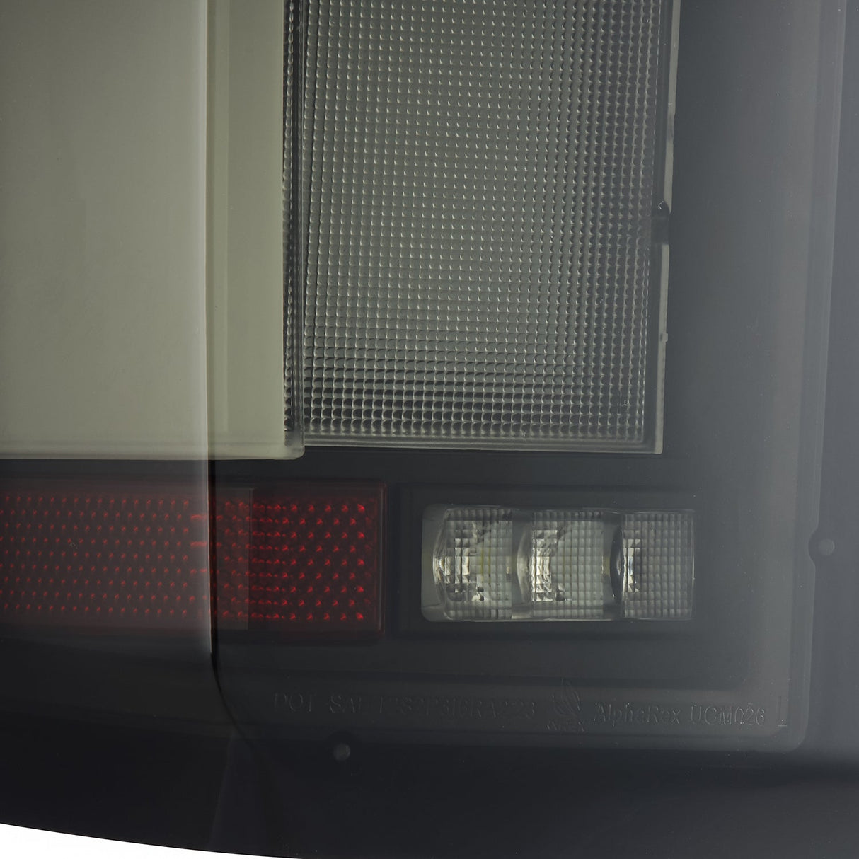 19-25 Chevrolet Silverado 1500 / 20-25 Silverado 2500HD/3500HD LUXX-Series LED Tail Lights Black
