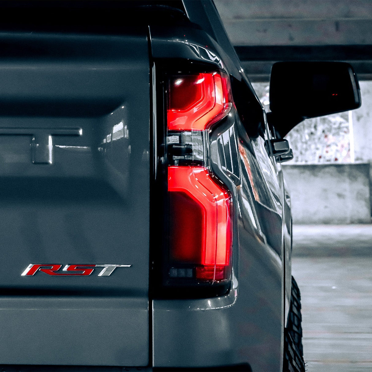 19-25 Chevrolet Silverado 1500 / 20-25 Silverado 2500HD/3500HD LUXX-Series LED Tail Lights Alpha-Black