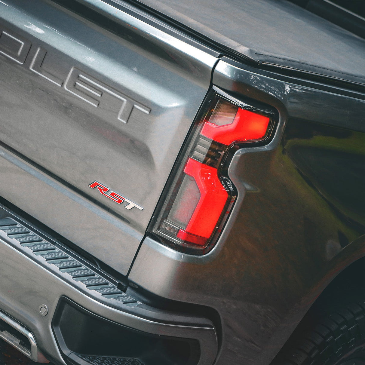 19-25 Chevrolet Silverado 1500 / 20-25 Silverado 2500HD/3500HD LUXX-Series LED Tail Lights Black