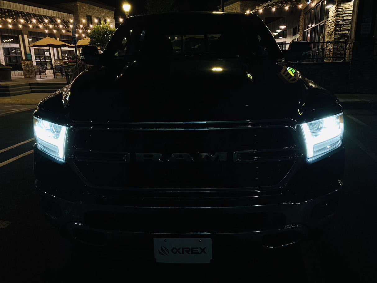 Phares projecteurs à DEL chromés de la série LUXX pour Ram 1500 19-24