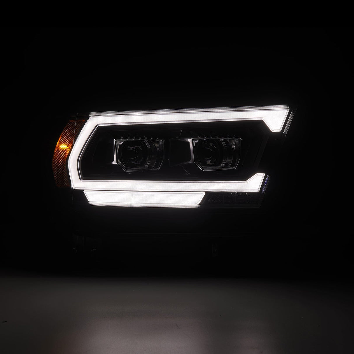 Phares projecteurs à DEL de la série LUXX pour Ram 1500 (style MK II 2500) 19-24, noirs