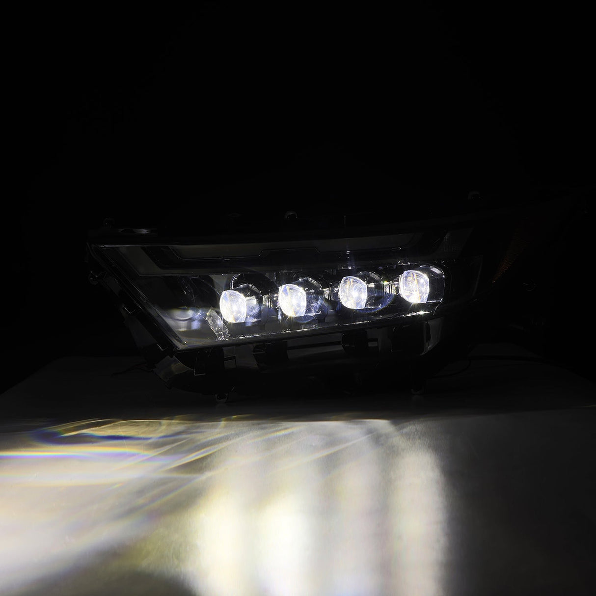 Phares projecteurs à LED série NOVA pour Toyota RAV4 (version basse) 19-25 Alpha-Black