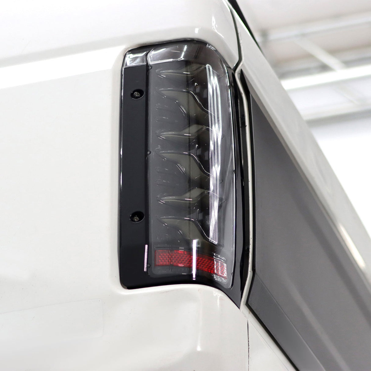 87-96 Ford F-Series/Bronco LUXX-Series LED Tail Lights Black Red